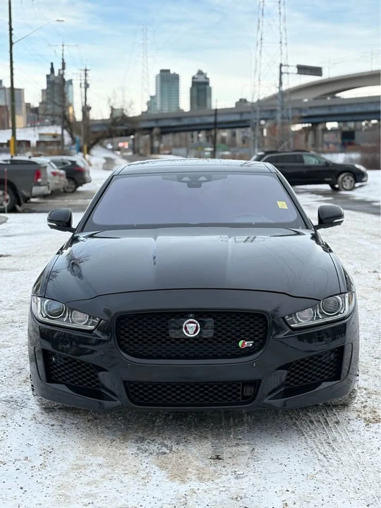 2018 Jaguar XE - Image 7 of 10