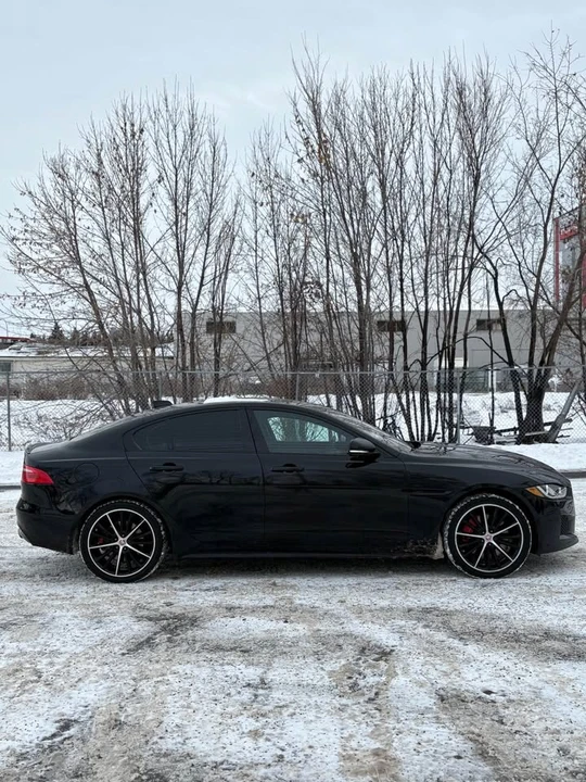 2018 Jaguar XE - Image 5 of 10
