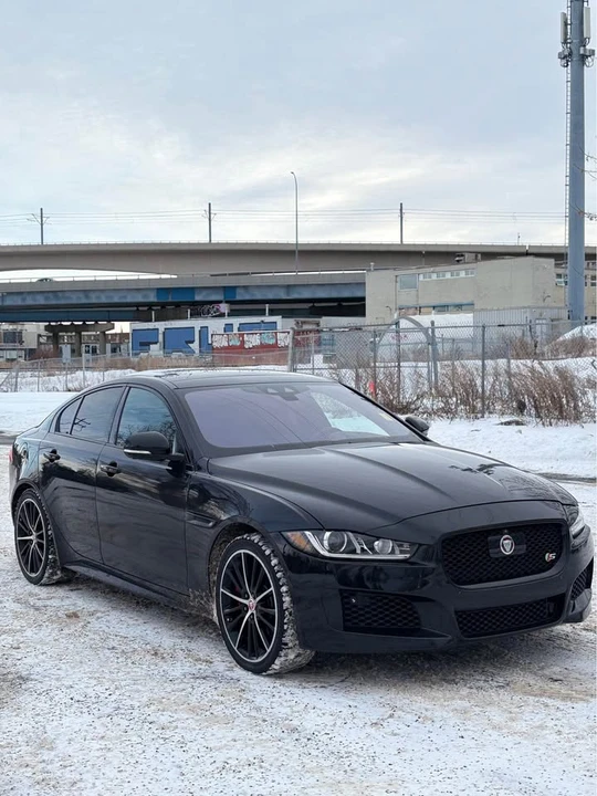 2018 Jaguar XE - Image 6 of 10