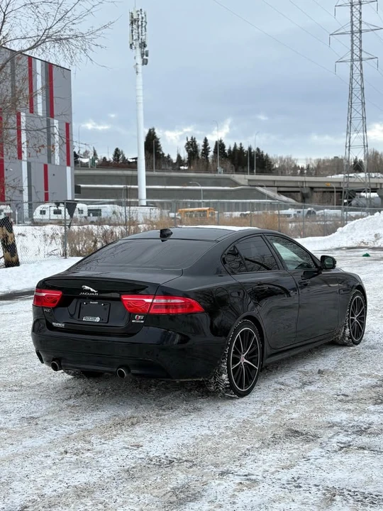 2018 Jaguar XE - Image 4 of 10