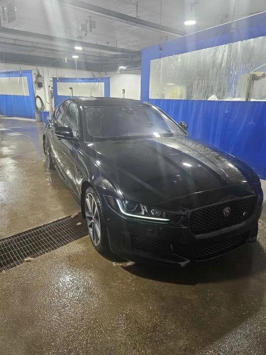 2018 Jaguar XE - Image 2 of 8