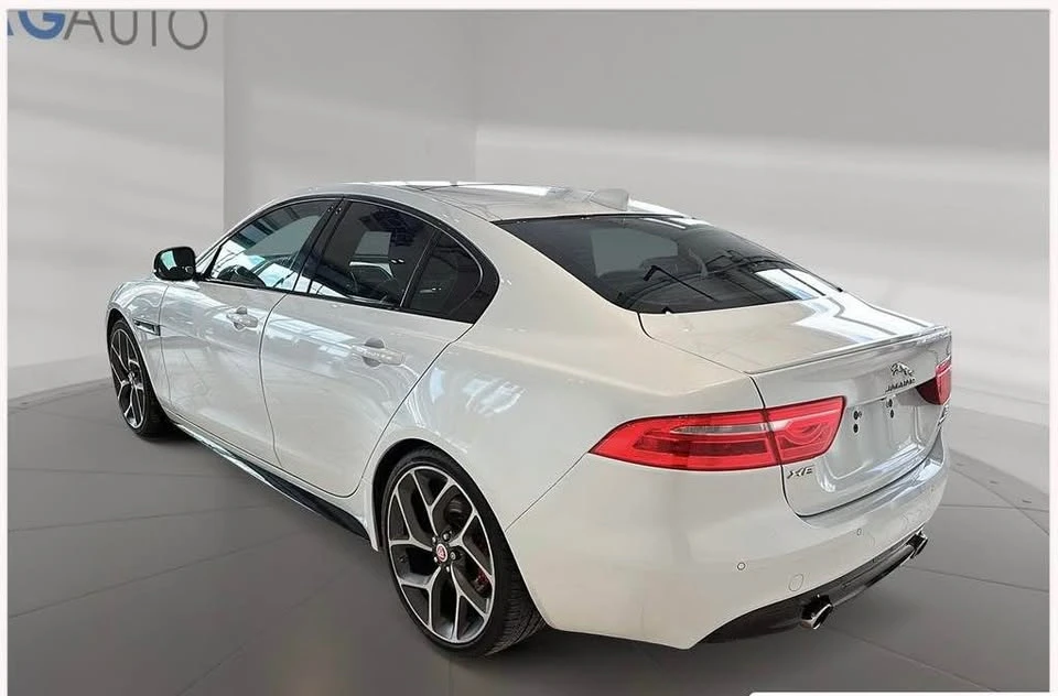 2018 Jaguar XE - Image 4 of 12
