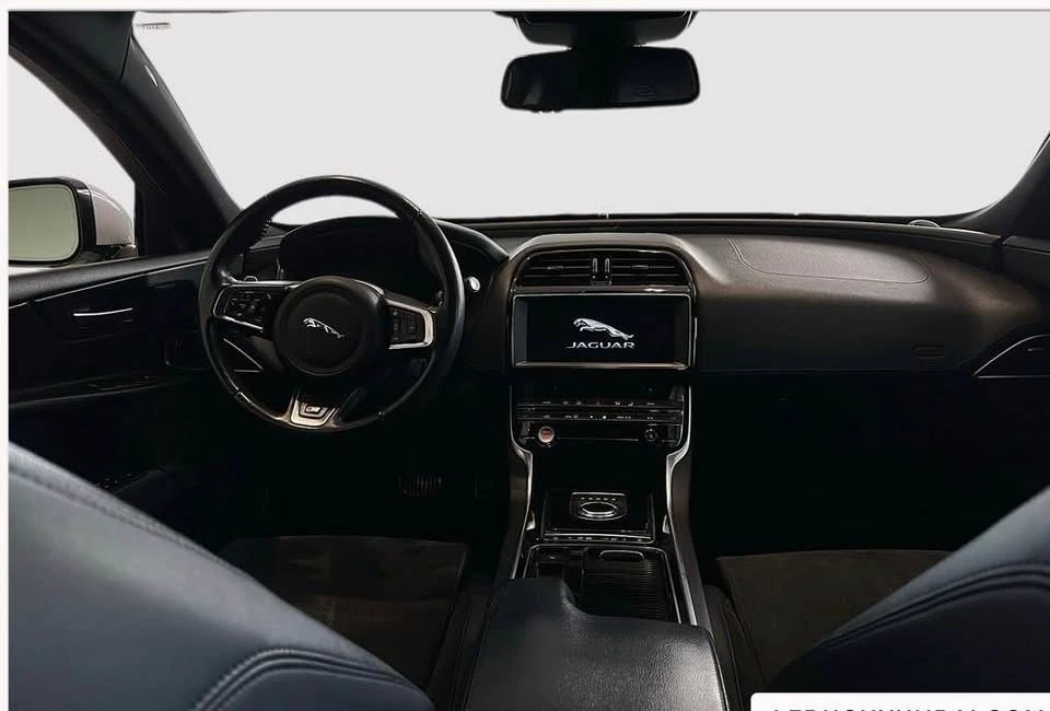 2018 Jaguar XE - Image 10 of 12