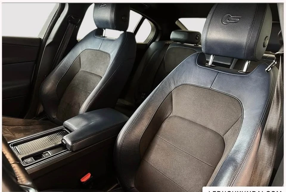 2018 Jaguar XE - Image 8 of 12