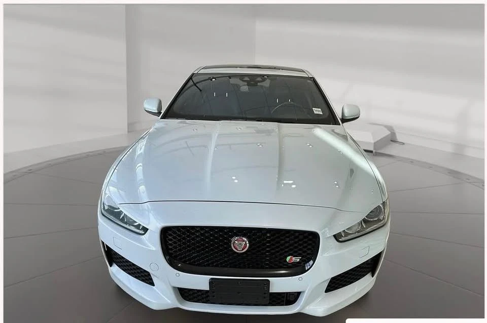 2018 Jaguar XE - Image 2 of 12