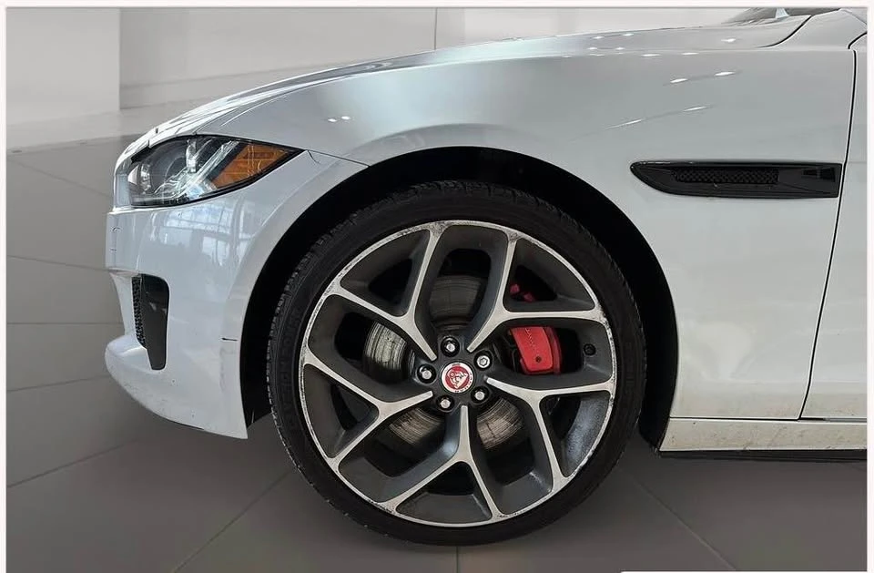 2018 Jaguar XE - Image 7 of 12