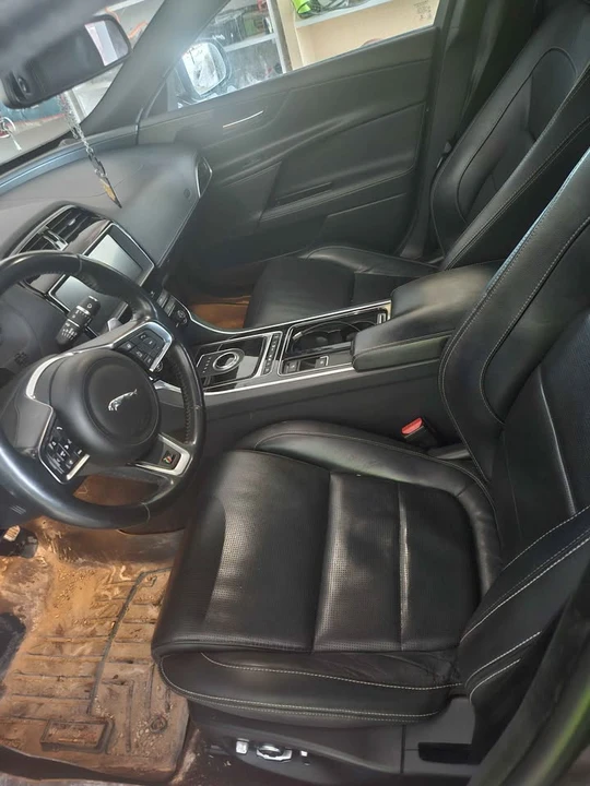 2018 Jaguar XE - Image 7 of 9