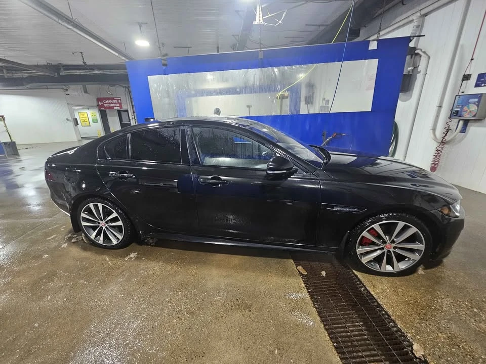 2018 Jaguar XE - Image 2 of 9