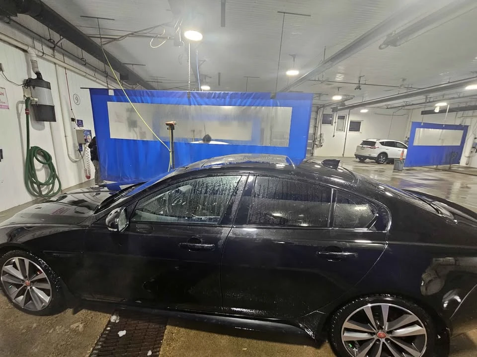 2018 Jaguar XE - Image 5 of 9