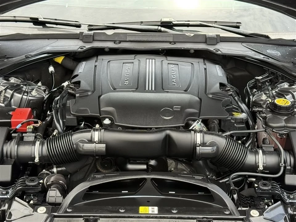2018 Jaguar XE - Image 13 of 14