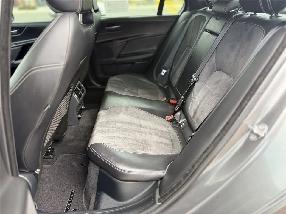 2018 Jaguar XE - Image 5 of 14