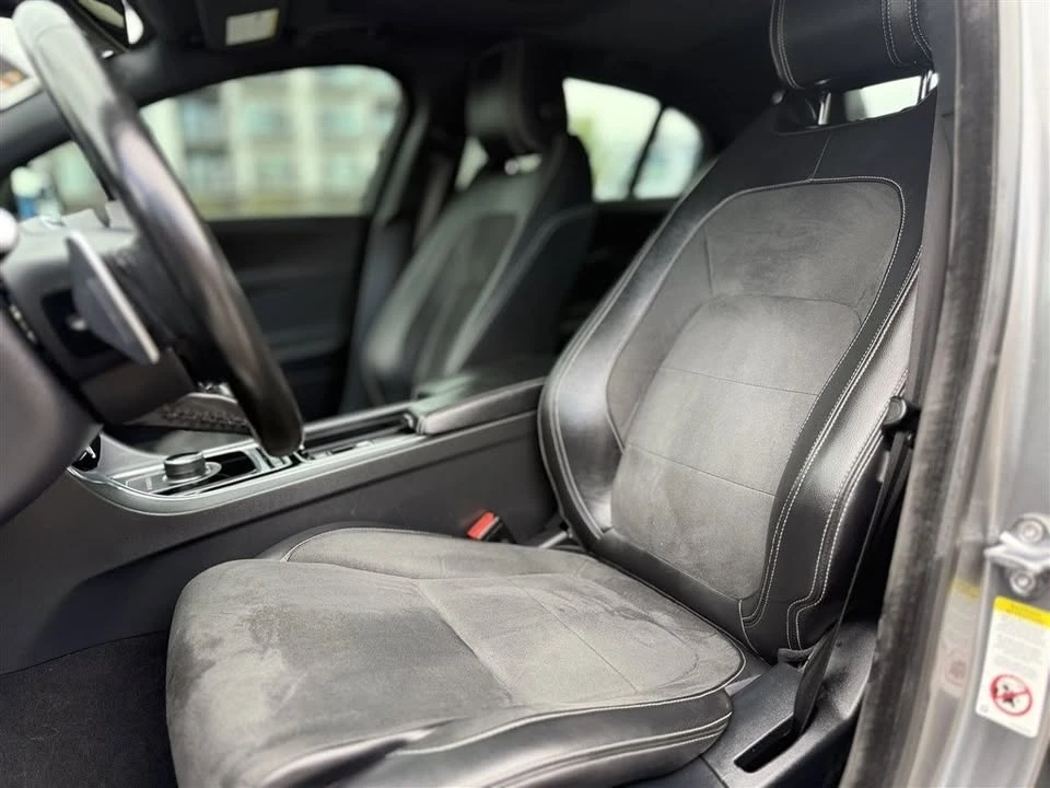 2018 Jaguar XE - Image 4 of 14