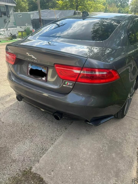 2018 Jaguar XE - Image 8 of 10