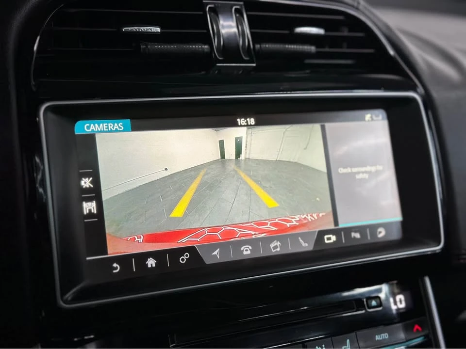 2018 Jaguar XE - Image 17 of 20