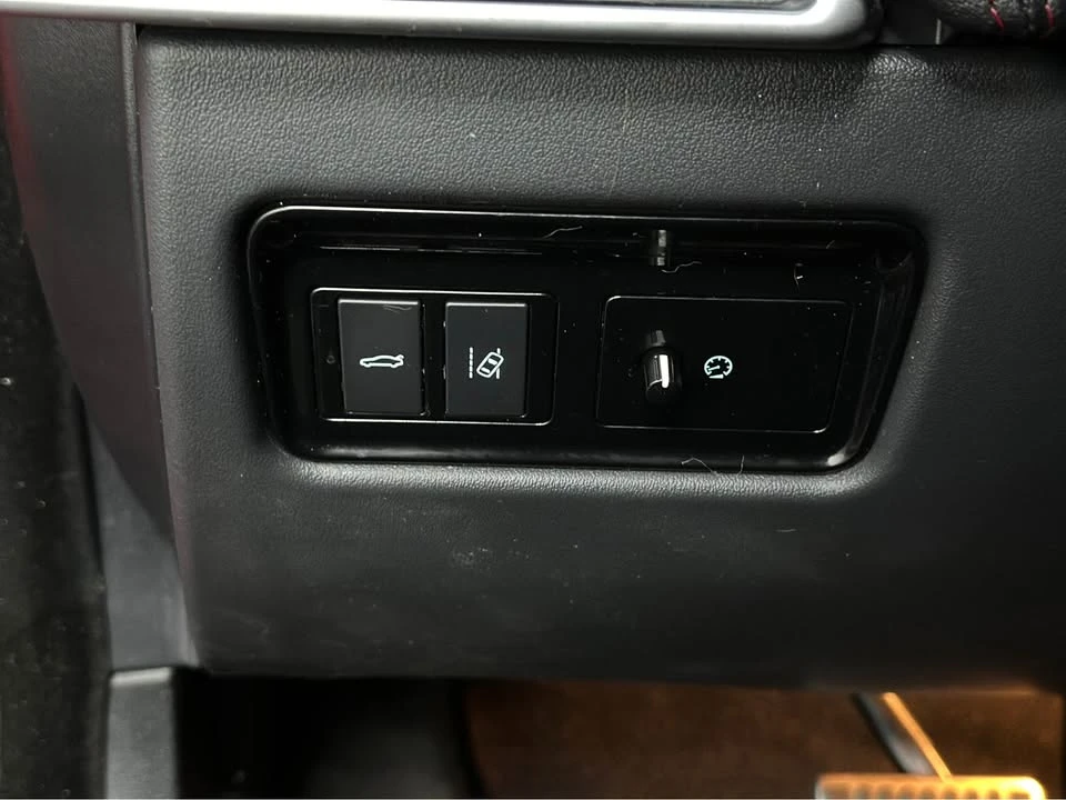 2018 Jaguar XE - Image 10 of 20