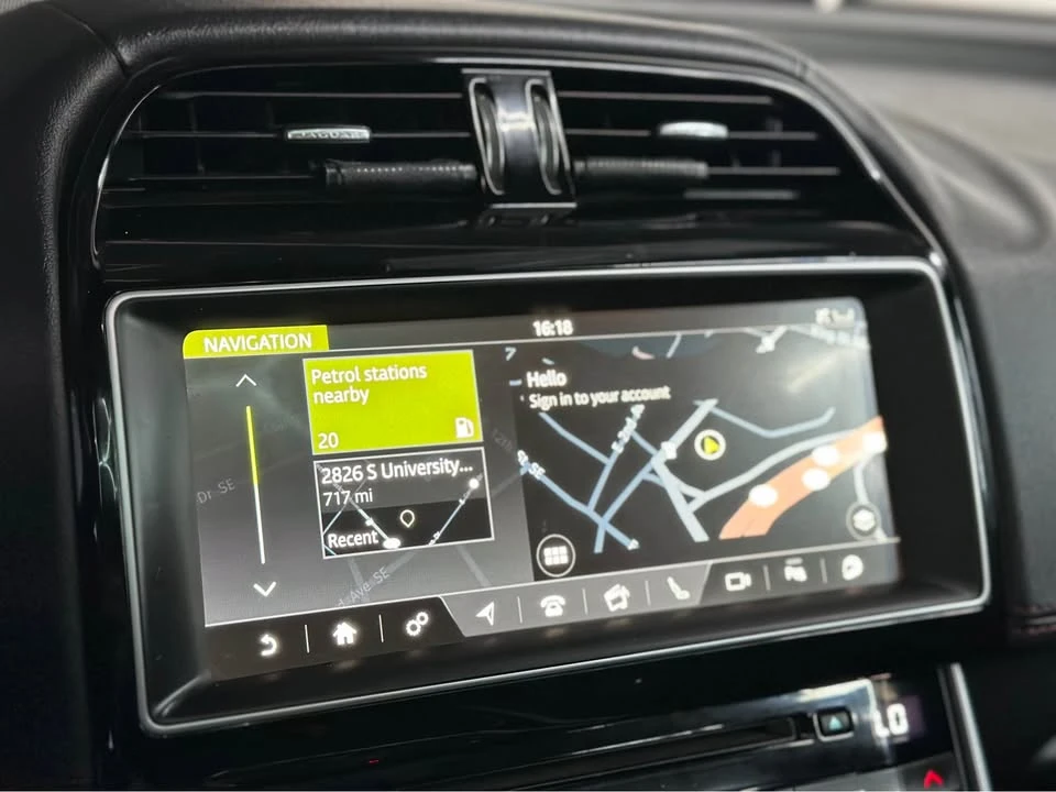 2018 Jaguar XE - Image 18 of 20