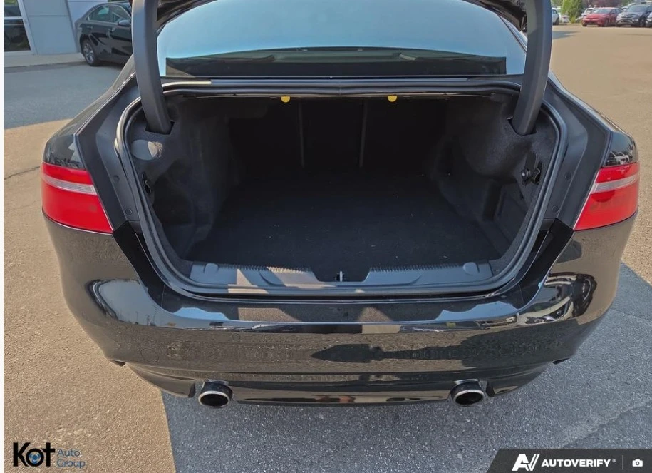2018 Jaguar XE - Image 8 of 18