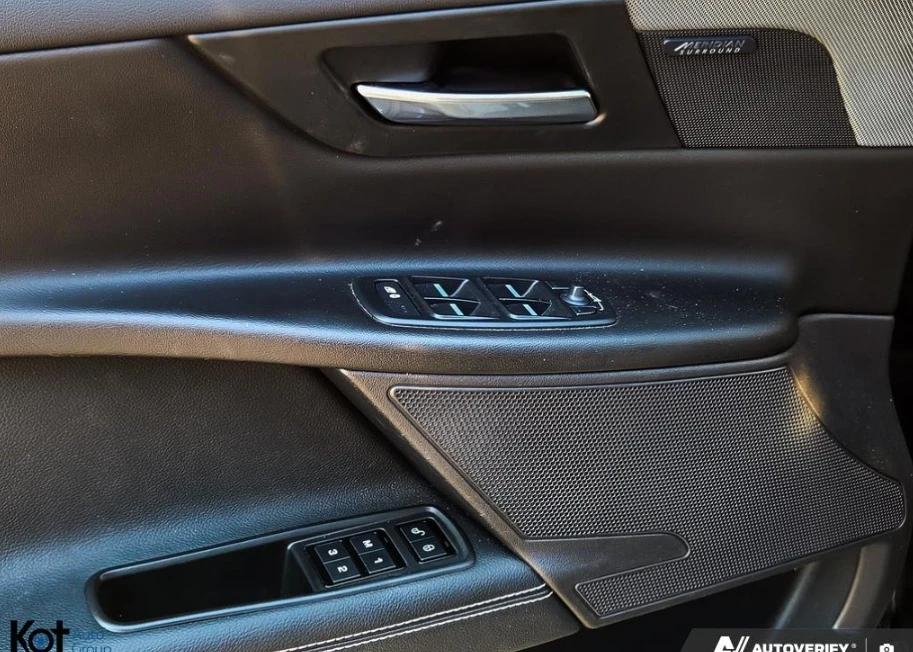 2018 Jaguar XE - Image 13 of 18