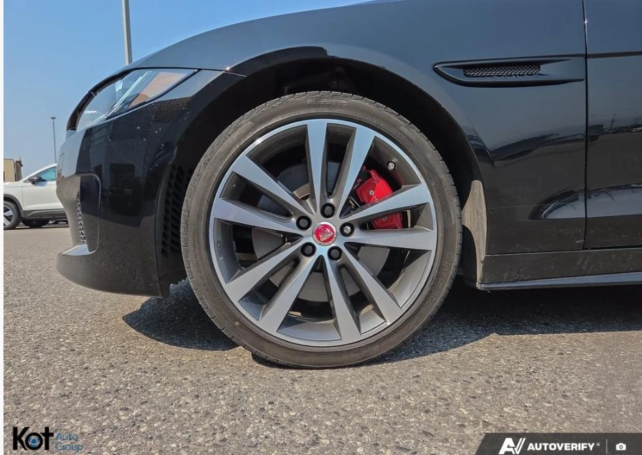 2018 Jaguar XE - Image 7 of 18