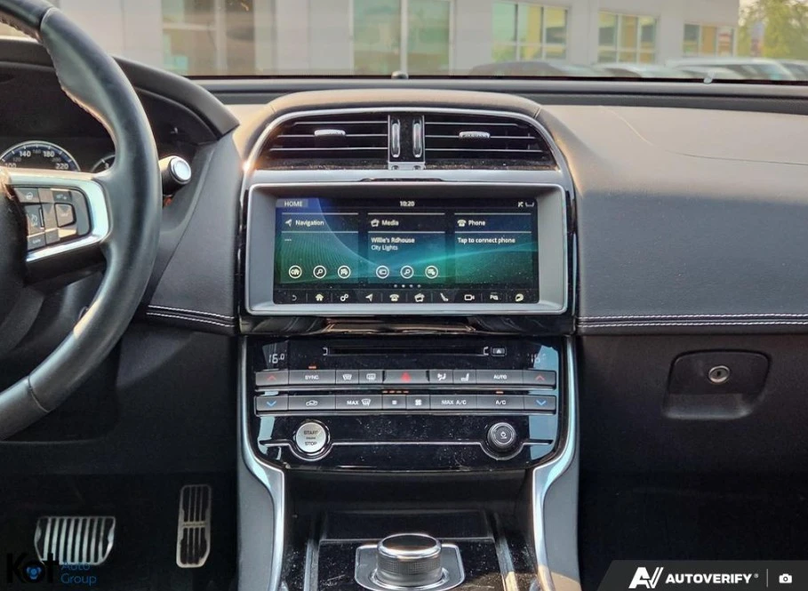 2018 Jaguar XE - Image 14 of 18