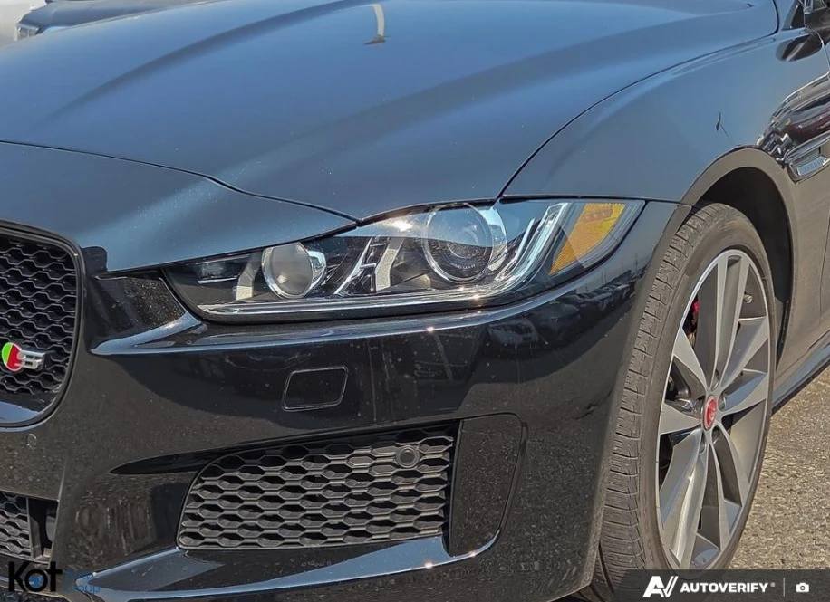 2018 Jaguar XE - Image 9 of 18