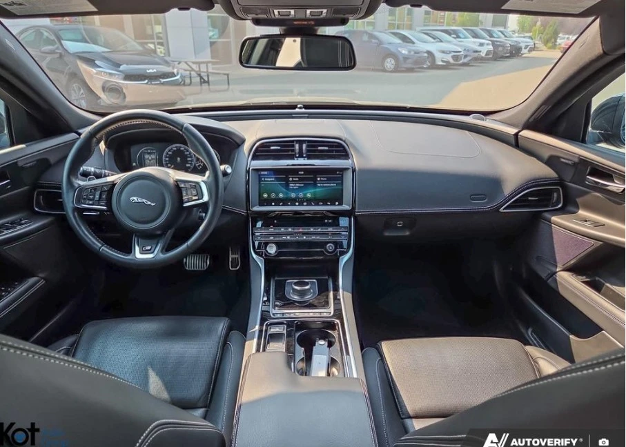 2018 Jaguar XE - Image 17 of 18