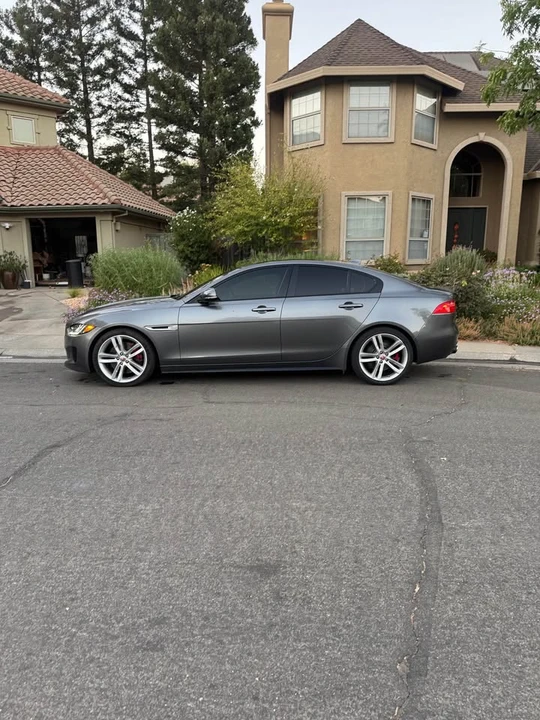 2018 Jaguar XE - Image 7 of 14
