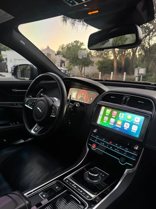 2018 Jaguar XE - Image 2 of 14
