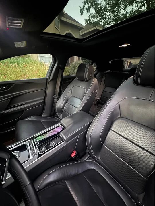 2018 Jaguar XE - Image 10 of 14