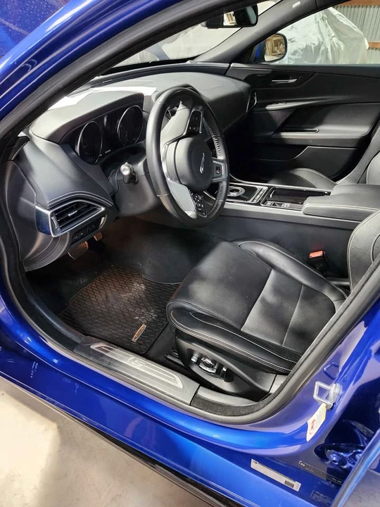 2018 Jaguar XE - Image 11 of 16