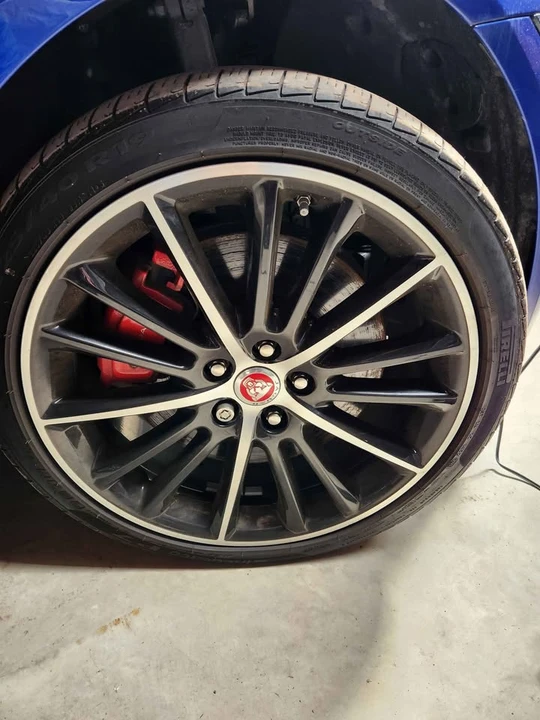 2018 Jaguar XE - Image 7 of 16