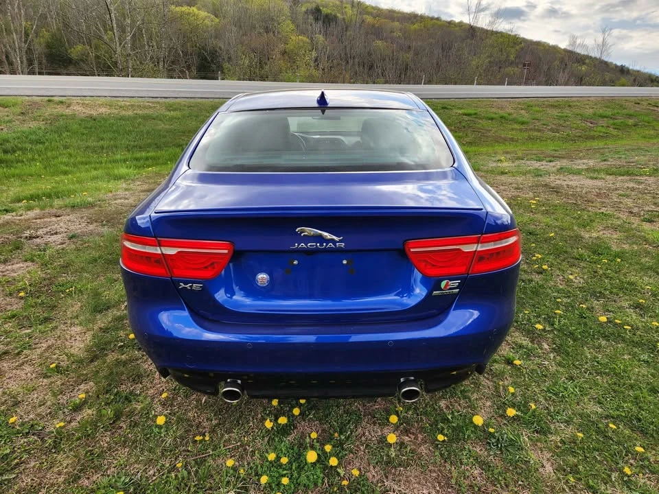 2018 Jaguar XE - Image 4 of 16