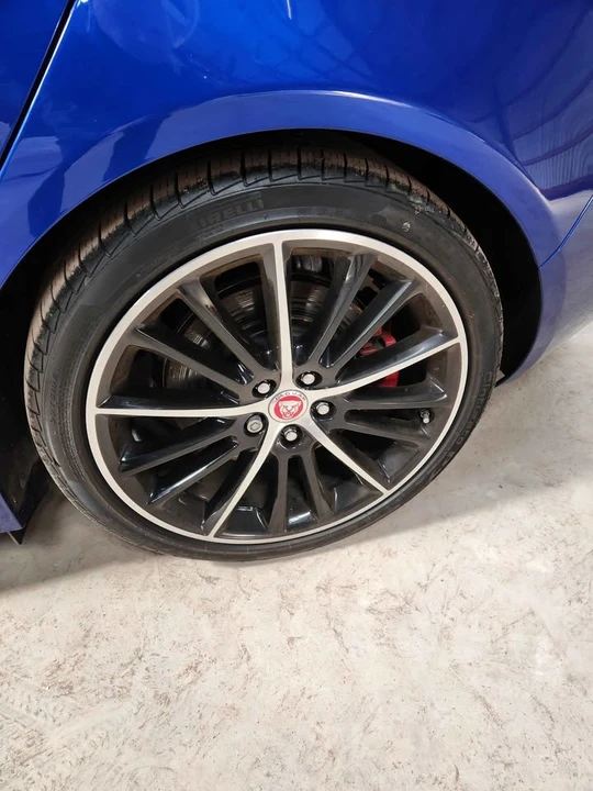 2018 Jaguar XE - Image 8 of 16