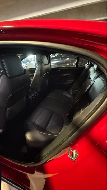 2018 Jaguar XE - Image 6 of 8