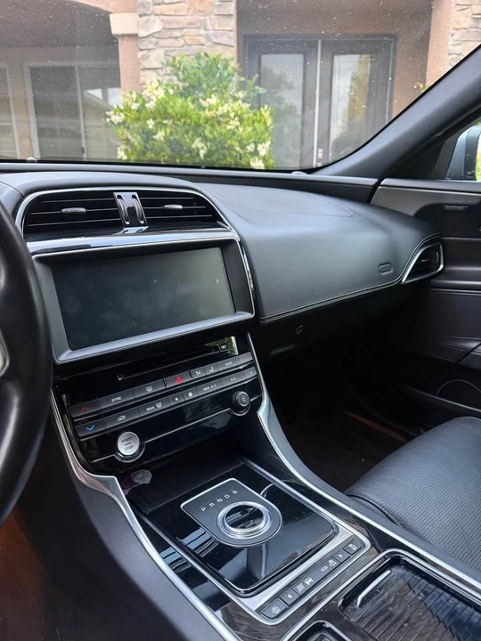 2018 Jaguar XE - Image 11 of 14
