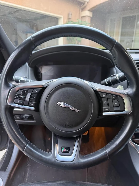 2018 Jaguar XE - Image 12 of 14