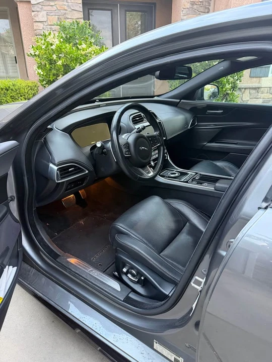 2018 Jaguar XE - Image 10 of 14