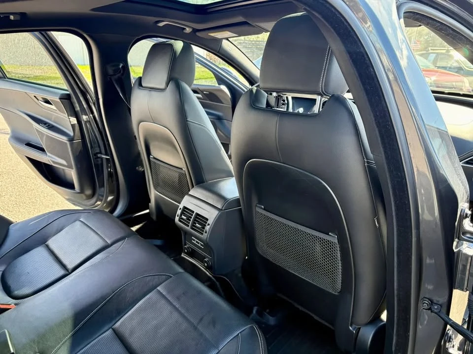 2018 Jaguar XE - Image 9 of 15
