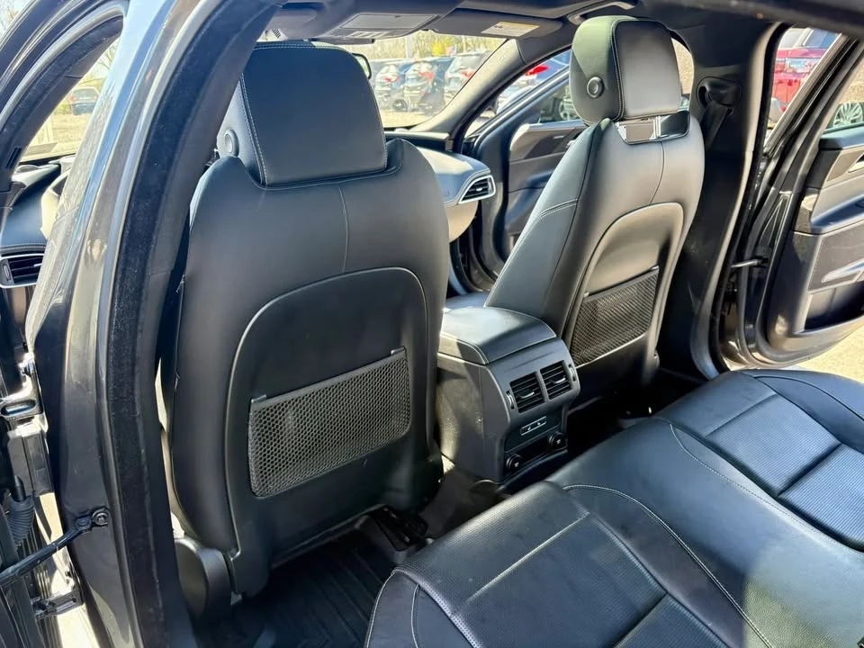 2018 Jaguar XE - Image 8 of 15