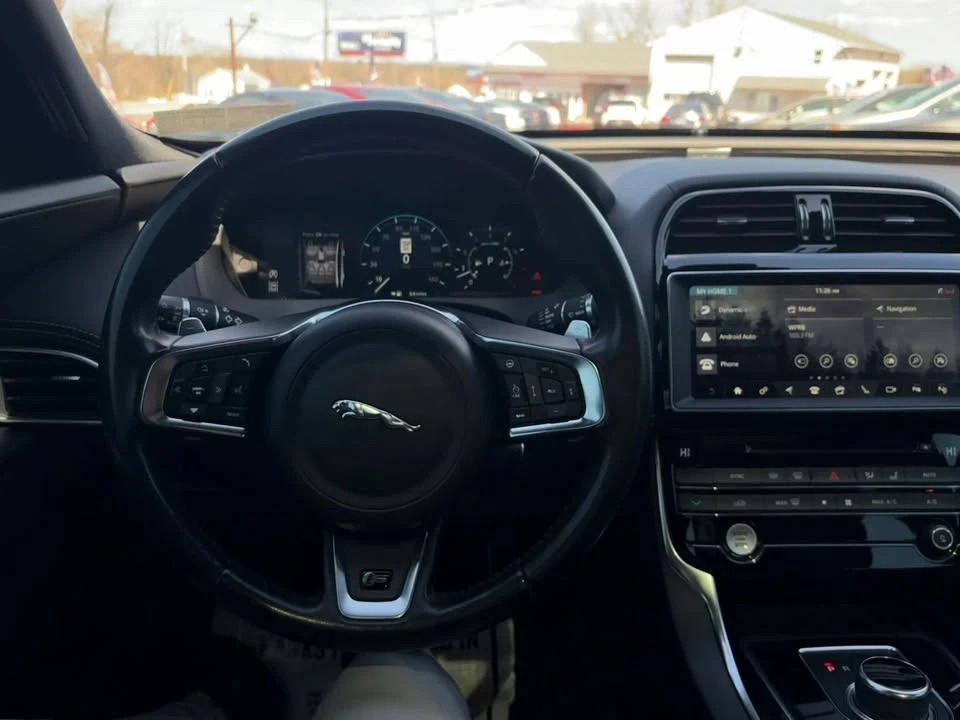 2018 Jaguar XE - Image 14 of 15