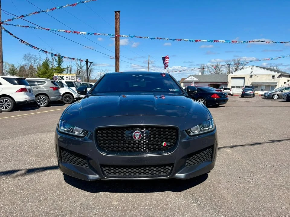 2018 Jaguar XE - Image 5 of 15