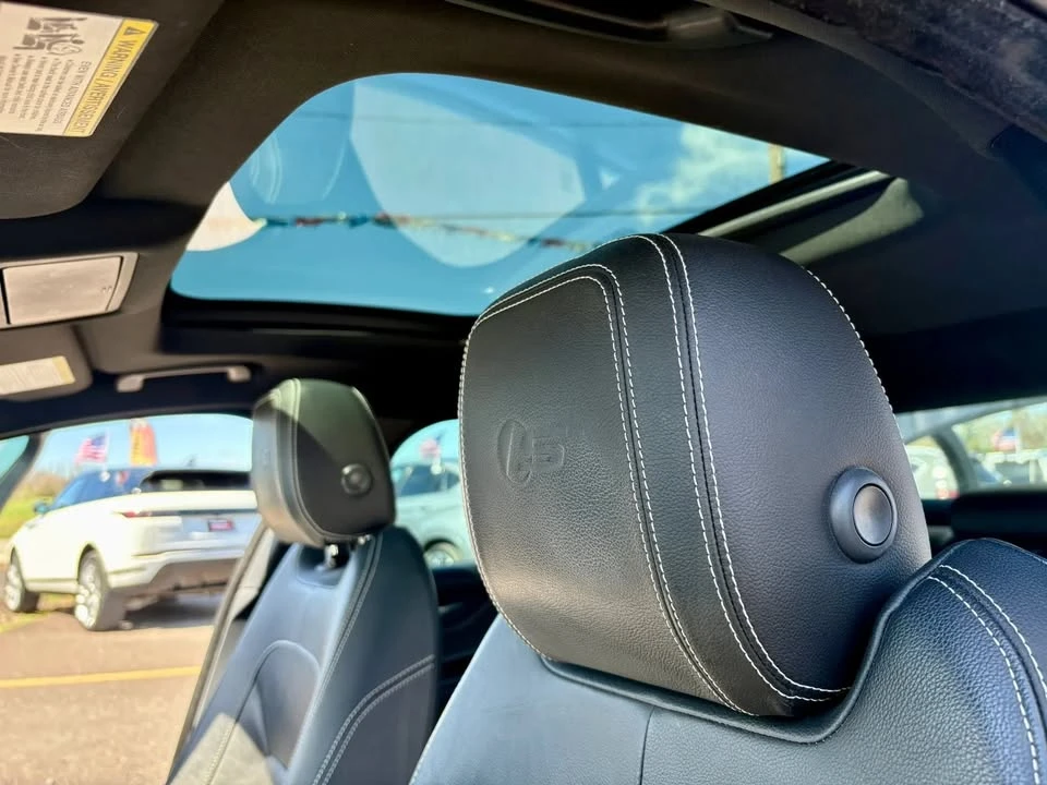 2018 Jaguar XE - Image 6 of 15