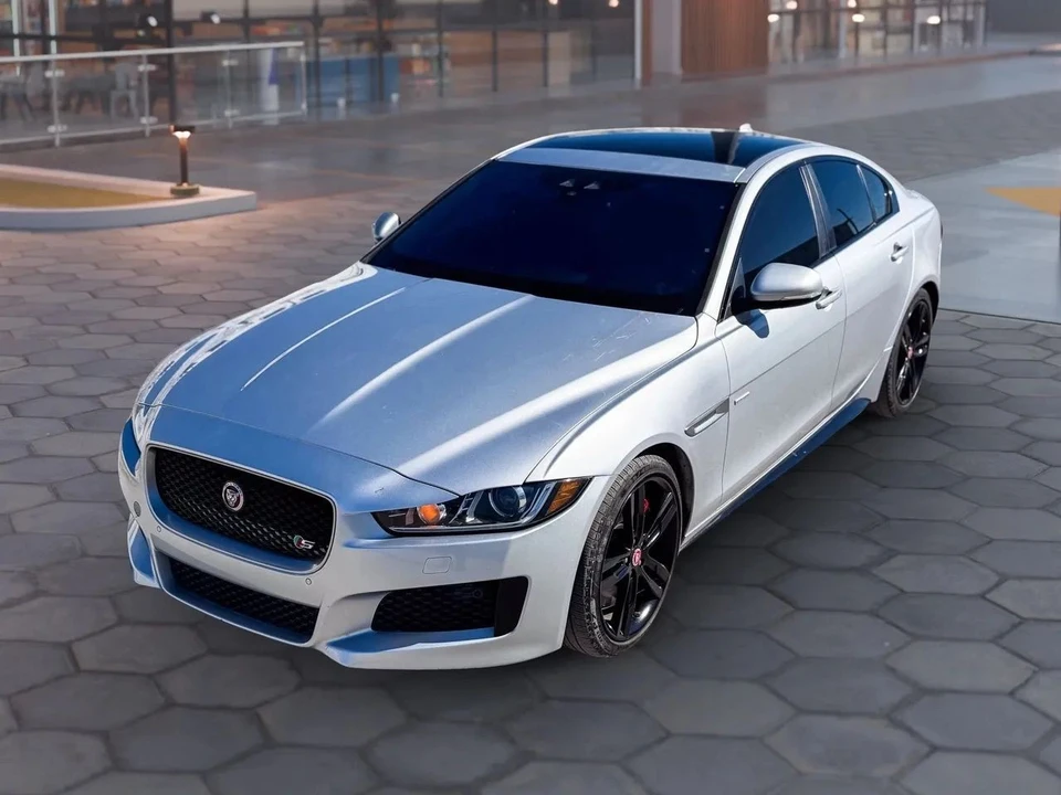 2018 Jaguar XE - Image 2 of 20