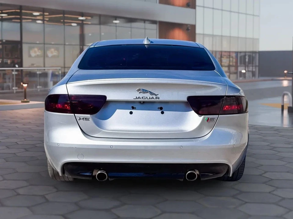 2018 Jaguar XE - Image 9 of 20
