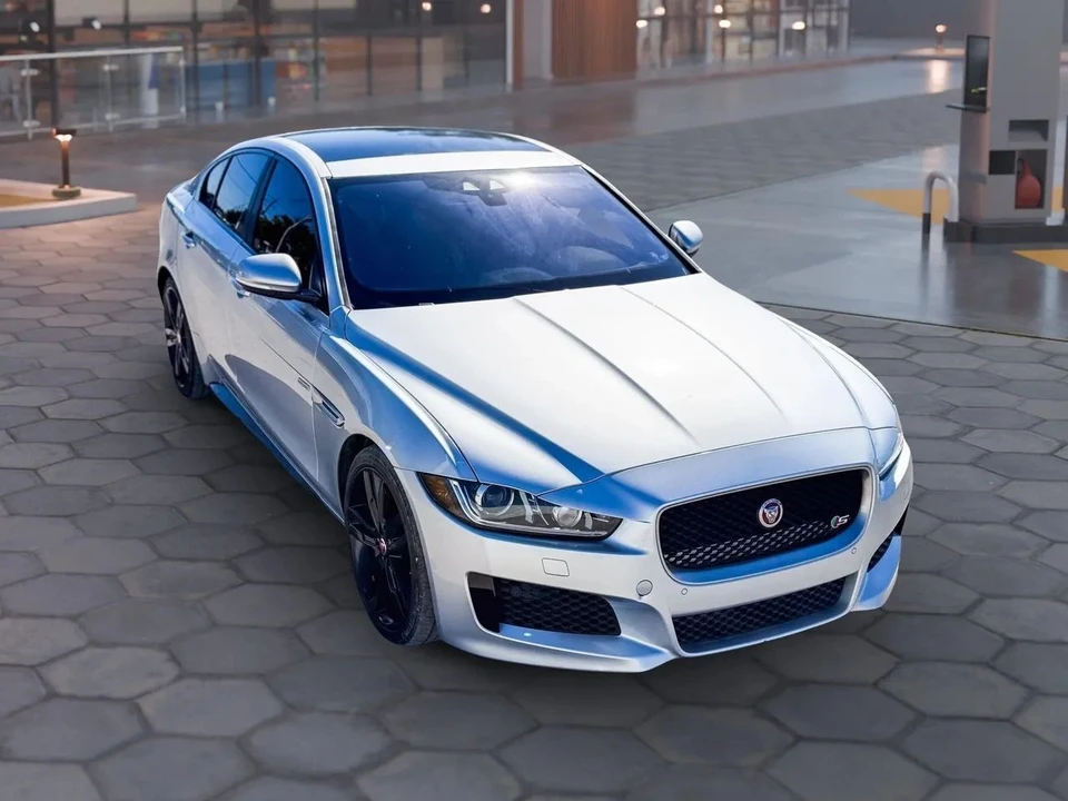 2018 Jaguar XE - Image 6 of 20