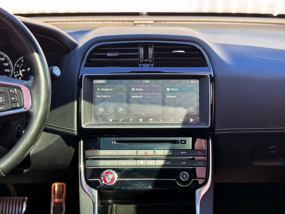 2018 Jaguar XE - Image 15 of 20