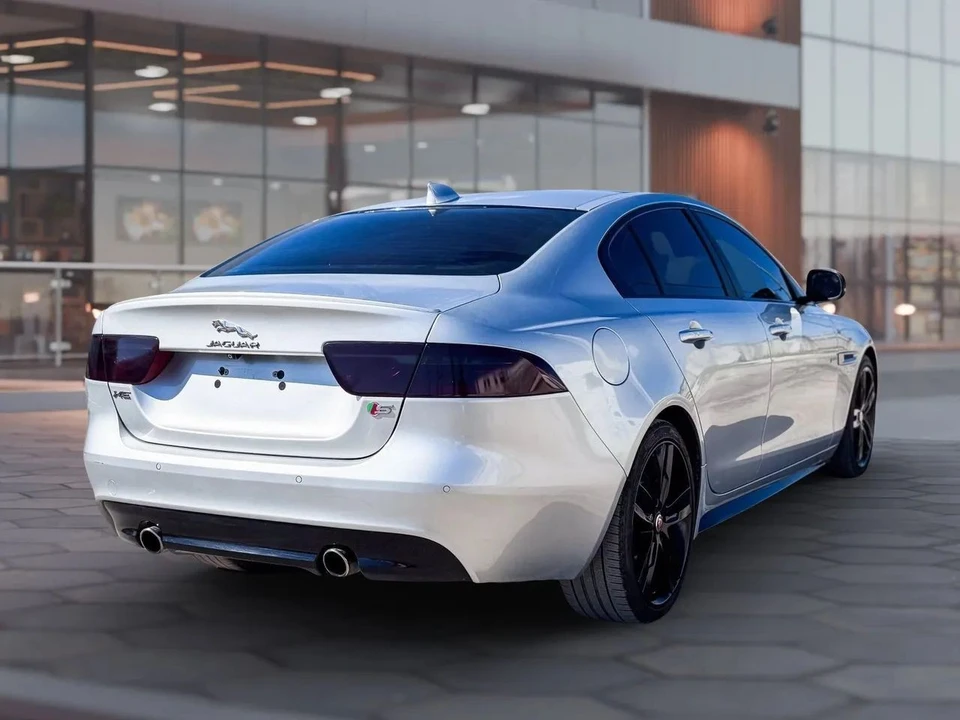 2018 Jaguar XE - Image 7 of 20