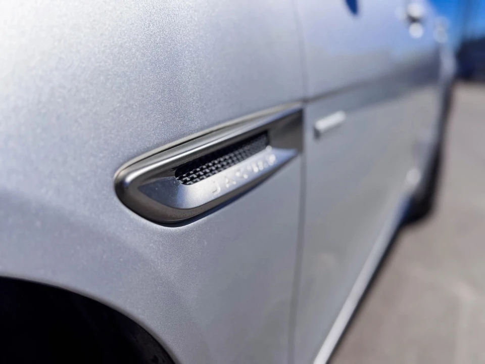 2018 Jaguar XE - Image 19 of 20