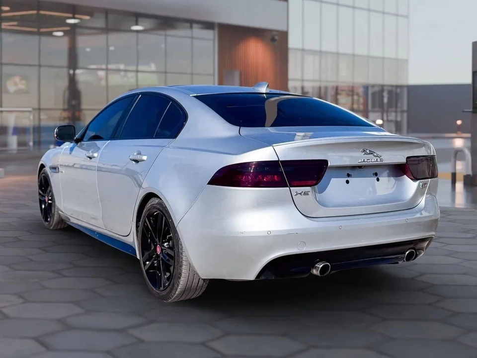2018 Jaguar XE - Image 11 of 20