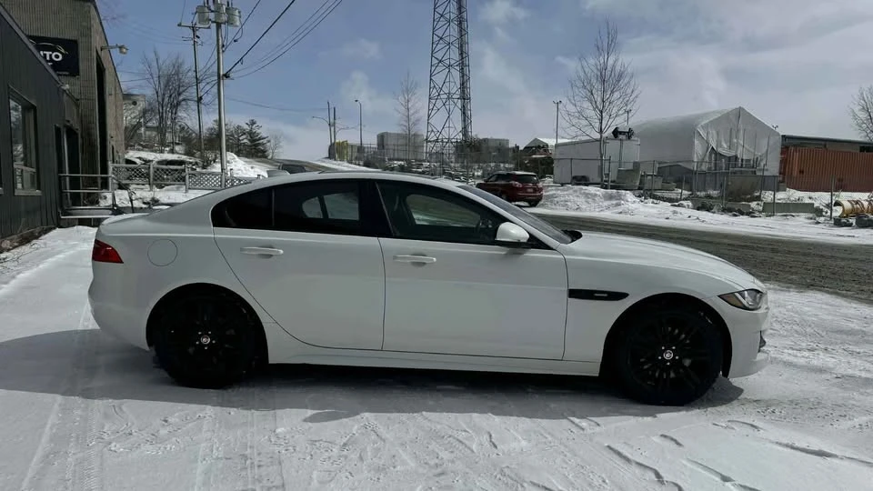 2018 Jaguar XE - Image 8 of 18